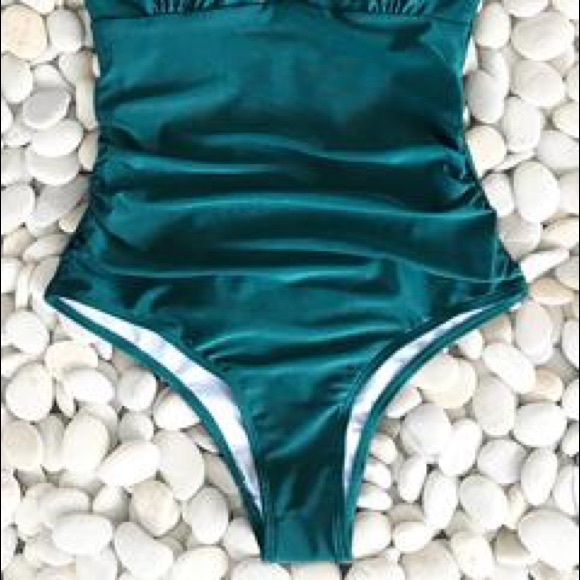 Cupshe Swimsuit size M - Picture 2 of 3
